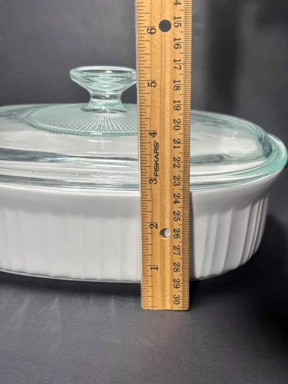 CorningWare French White 1 1/2 Qt Oval Casserole Dish With A Pyrex Glass Lid